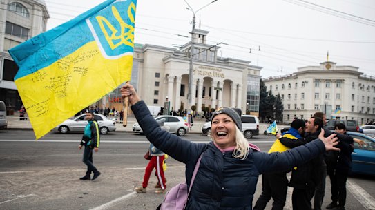 Ukrainians gather in Kherson to celebrate Ukraine recapturing their city.