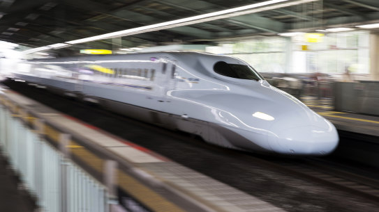 Labor has promised $1 billion to acquire land for high speed rail between Melbourne, Sydney and Brisbane.