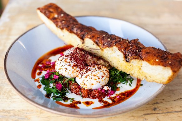 Great Turkish eggs are the inverse of the
ubiquitous shakshuka.