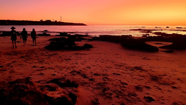 Heatwave warning with parts of WA set to swelter in the new year