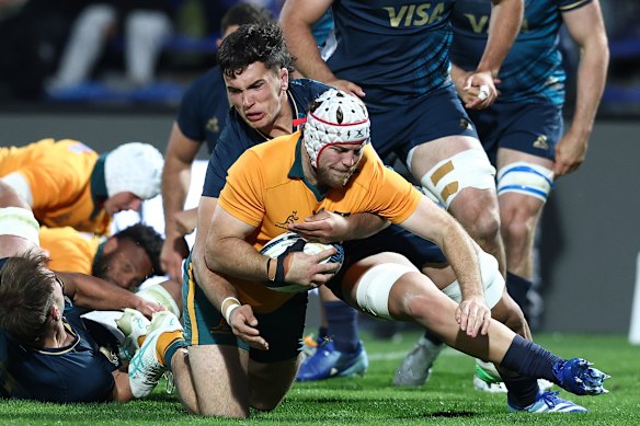 Fraser McReight takes on the Argentina defence in Mendoza.
