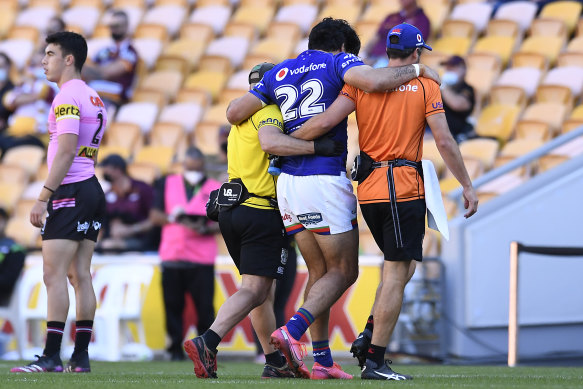 Tohu Harris was the first to fall in a major injury toll for the Warriors on Sunday afternoon. 