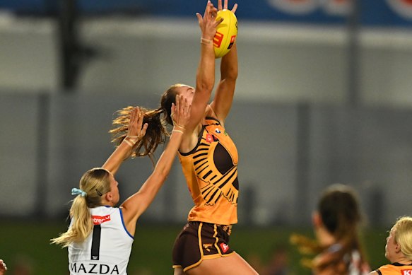 Mackenzie Eardley of the Hawks in action against the Roos.