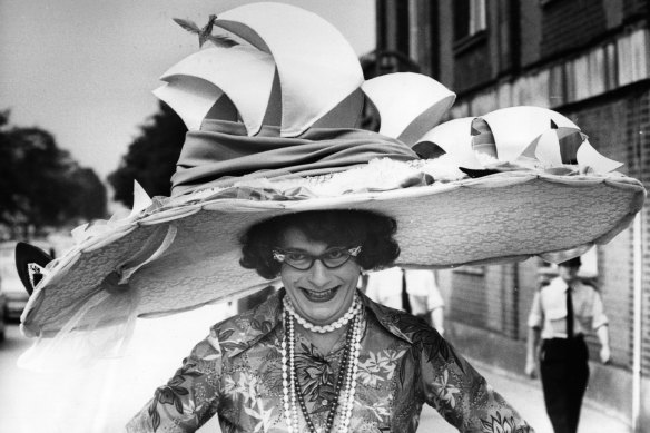Barry Humphries as Dame Edna wearing an Opera House hat in 1976.