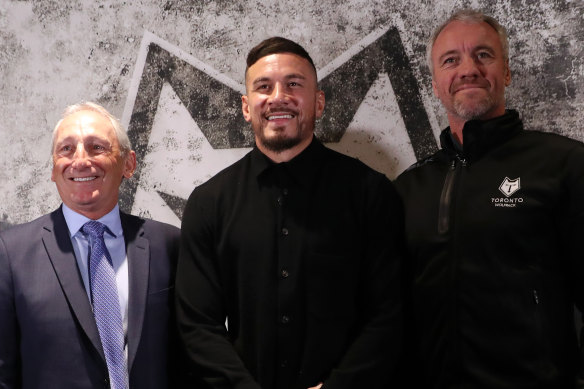 Sonny Bill Williams with Bob Hunter, CEO of Toronto Wolfpack, and coach Brian McDermott in London.