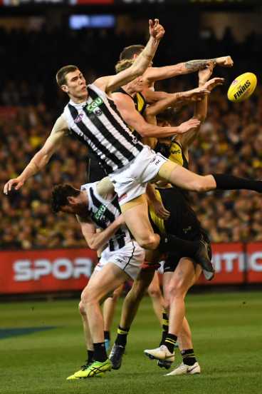 Mason Cox flies across the pack.