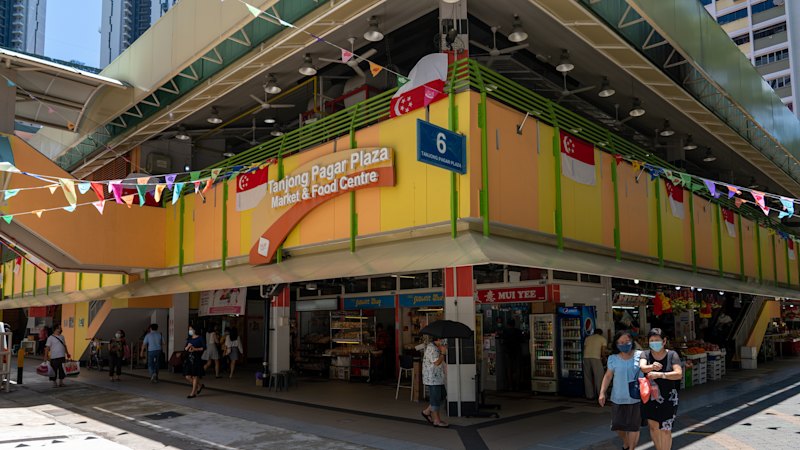 Coverage contrasts Singapore’s Orchard Road with cheaper bargain shopping elsewhere