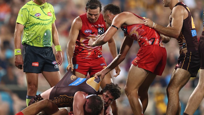 AFL live: Long flies high as Suns hold off fast-finishing Hawks in Darwin
