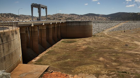Wyangala Dam in 2009.