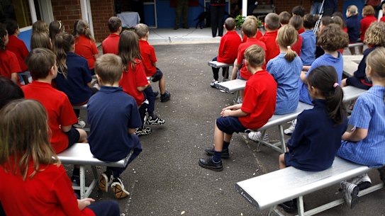 A primary school in Melbourne's south-east has been shutdown after two children returned positive coronavirus tests.