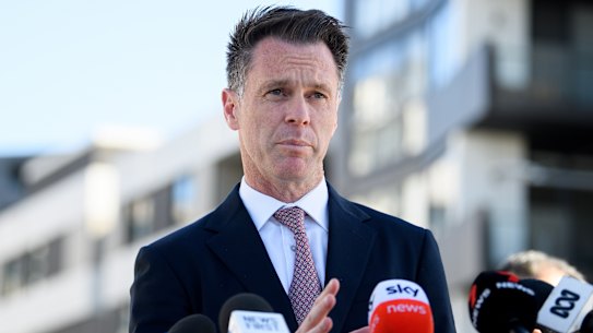 NSW Premier Chris Minns has ruled out a ban on gas for new households .