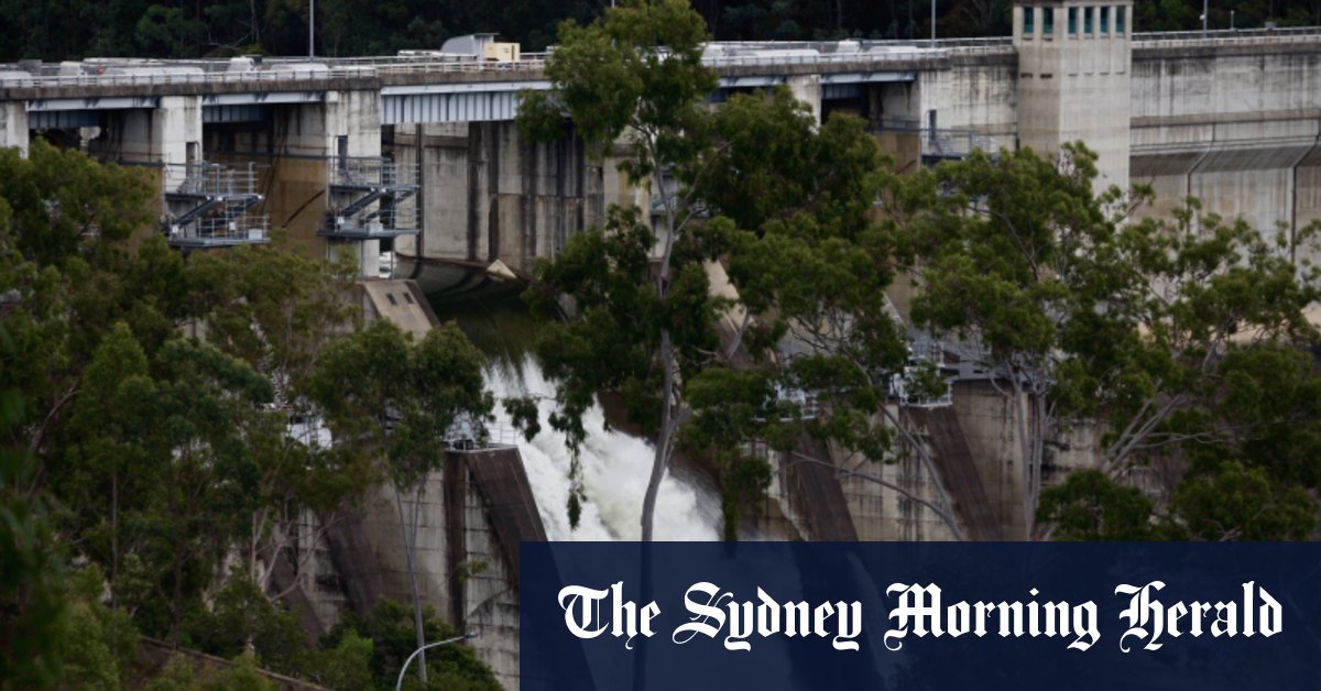 Warragamba Dam spills, suburb prepares to evacuate after deluge