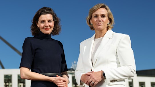 Miembro de Wentworth Allegra Spender (izquierda) y miembro de Warringah Zali Steggall. 