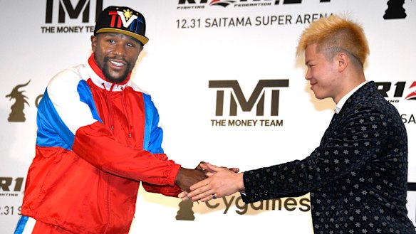 Floyd Mayweather shakes hands with kickboxer Tenshin Nasukawa at Monday's press conference.