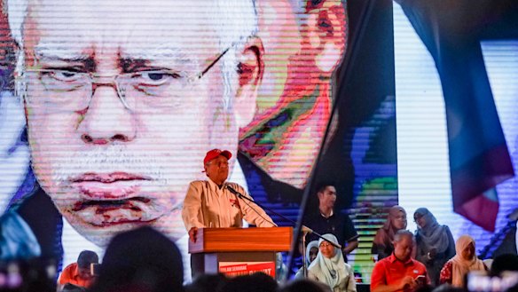 An unflattering image of Prime Minister Najib Razak behind his rival candidate for Malaysia's election, Mahathir Mohamad.