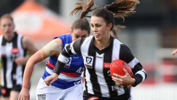Chloe Molloy breaks free during Collingwood's  semi-final match against the Bulldogs on September 7.