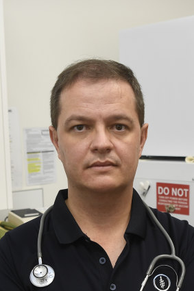 Michael Clements, vice-presidente do Royal Australian College of General Practitioners, alertou contra a dependência excessiva de aplicativos de saúde.