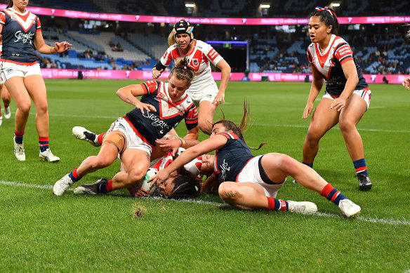 Monalisa Soliola scores the first try at the new Allianz Stadium. 