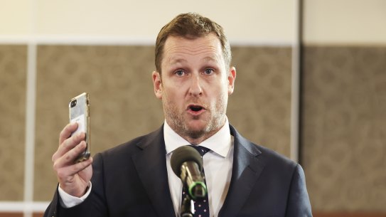 Journalist Peter van Onselen confronts Prime Minister Scott Morrison with unflattering text messages at the National Press Club