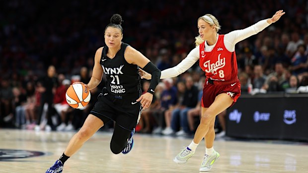 Cunningham attempts to stop Lynx gun Kayla McBride