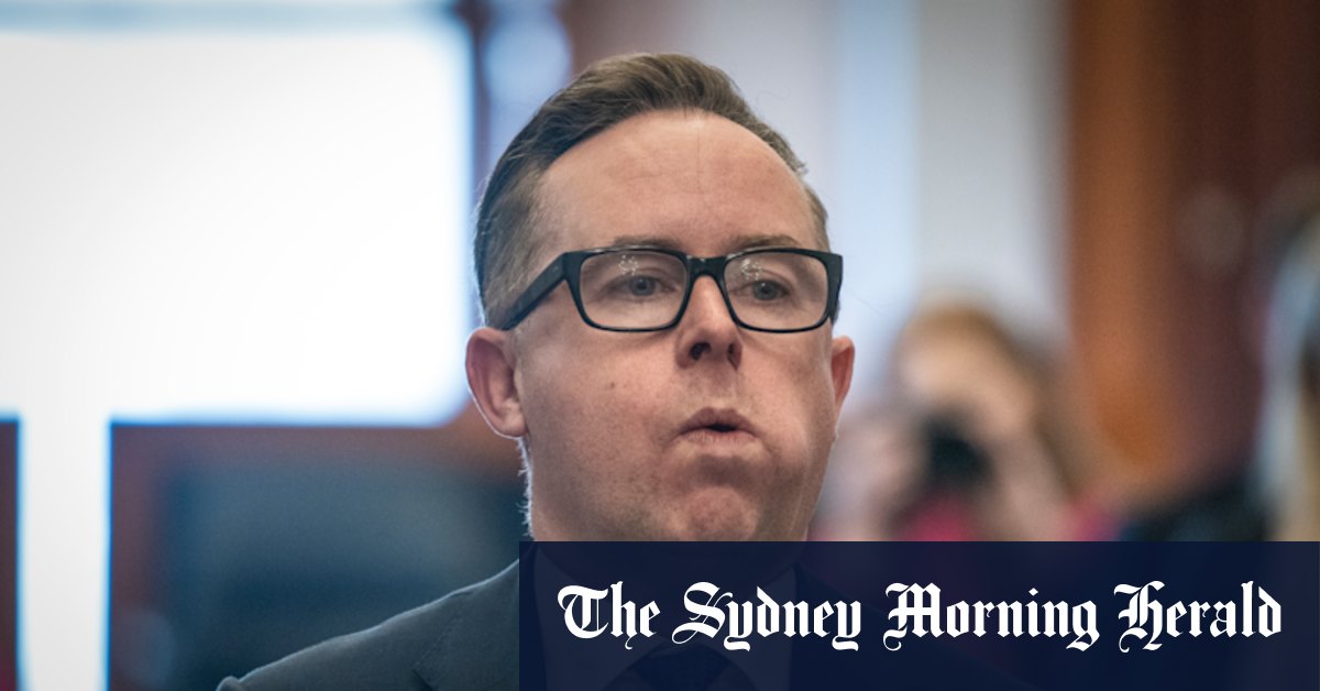 Alan Joyce comes in to land on the corporate speaking circuit
