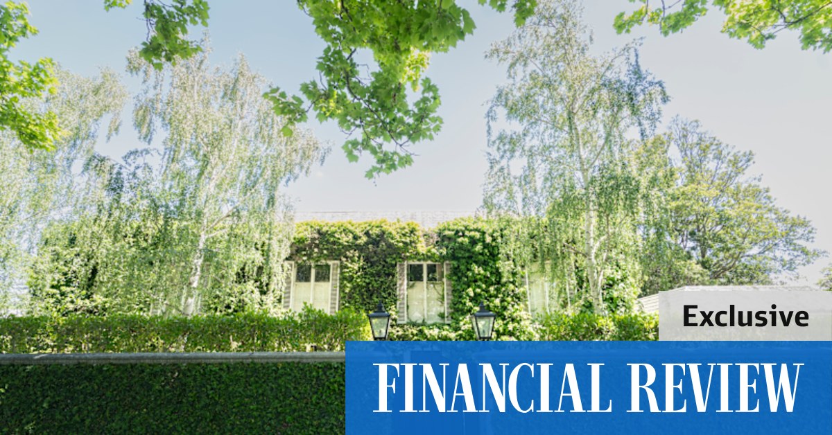 Luxury properties: Michael and Hayley Smorgon sell home in Melbourne suburb of Toorak for $30m to member of Arvanitis family - Vimarsana News