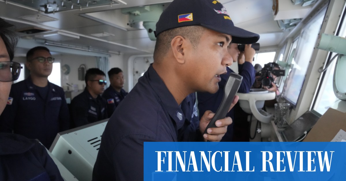 中国海警在紧张的对峙中拦截菲律宾海警巡逻队后，南海紧张局势升级