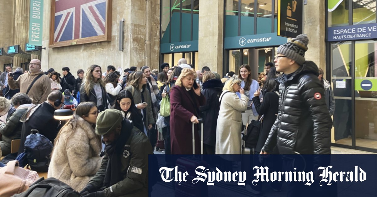 Unexploded WWII bomb in Paris grinds Eurostar services to a halt