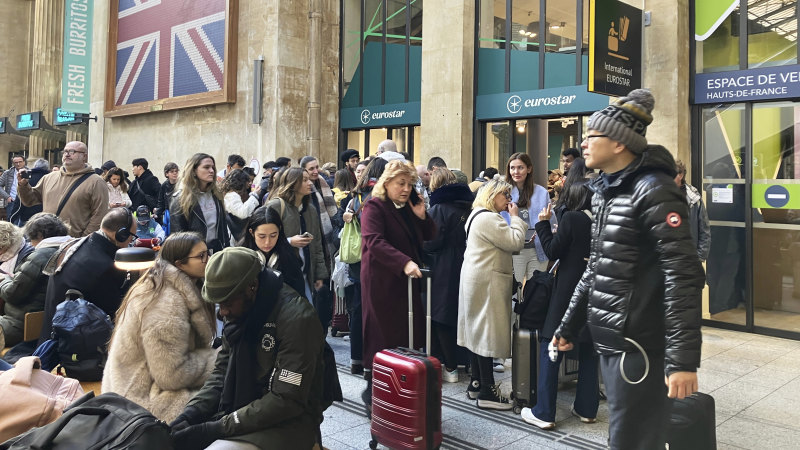 Unexploded WWII bomb in Paris grinds Eurostar services to a halt