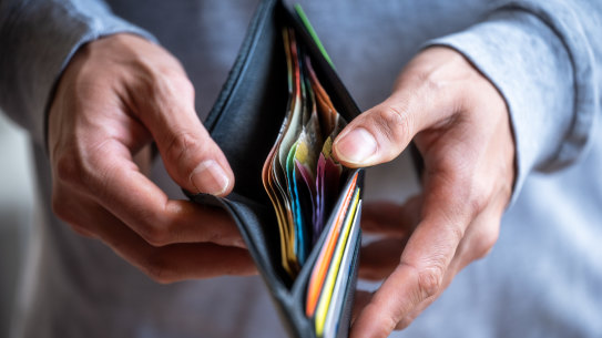 Using cash for a week taught me about my spending habits.