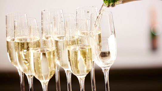 The champagne houses of Moet Hennessy will soon include a “sparkling wine” mention on their bottles shipped to Russia.