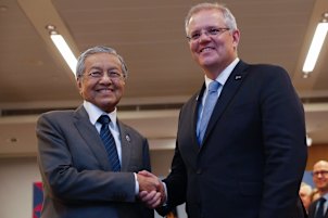 Scott Morrison and Mahathir Mohamed meet on the sidelines of an ASEAN summit in Singapore in 2018.