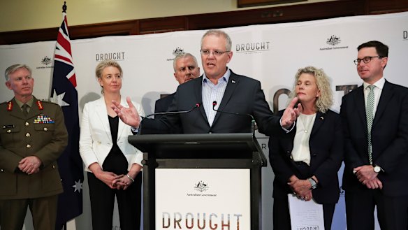 Coordinator-General for Drought Major General Stephen Day, Minister for Regional Services, Sport, Local Government and Decentralisation Bridget McKenzie, Deputy Prime Minister Michael McCormack, Prime Minister Scott Morrison, NFF President Fiona Simson and Minister for Agriculture and Water Resources David Littleproud. 