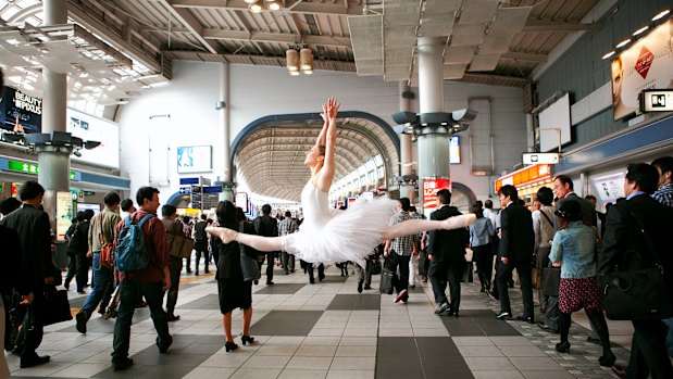 Lisa Tomasetti's Shinagawa Station, Tokyo 2014