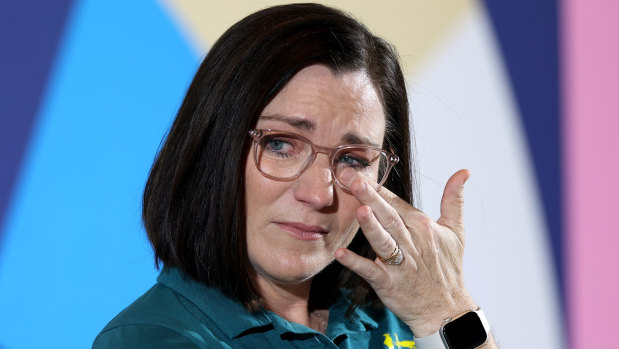 Anna Meares struggled to hold back the tears during her final address to the media in Paris on Saturday.