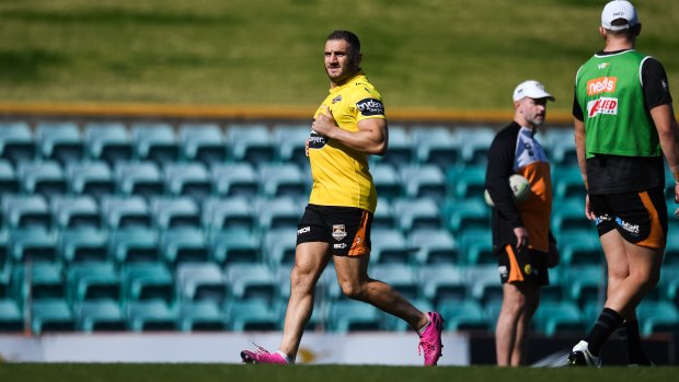 Robbie Farah ran at training on Monday, but is considered a long shot to play in the final round clash against the Sharks.