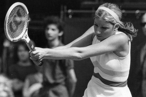 Chris Evert defends her Wimbledon title with a double-handed backhand. 