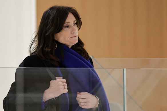 フランス議員、MDMA薬物使用容疑で告発された元上院議員の裁判で衝撃を思い出す