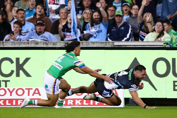 Mawene Hiroti scores for Canberra.