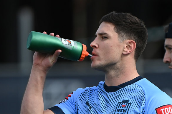 Mitchell Moses has replaced Nathan Cleary in the no.7 jersey for game three as the Panthers star battles a shoulder injury.