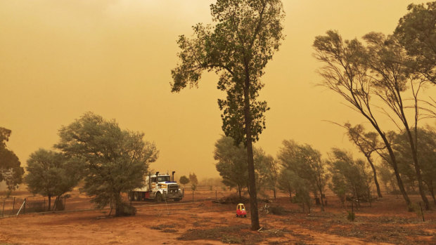 A supplied image of the dust storm that hit the outback Queensland town of Charleville.