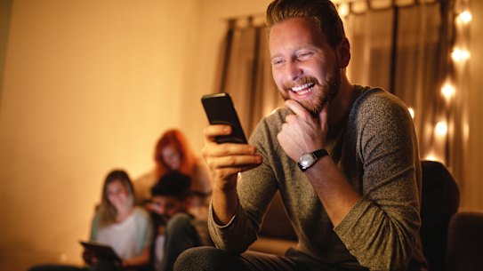 Parents who gamble often favour online gambling through smartphones.