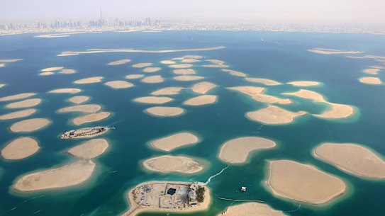 As ilhas estão lentamente voltando à vida.