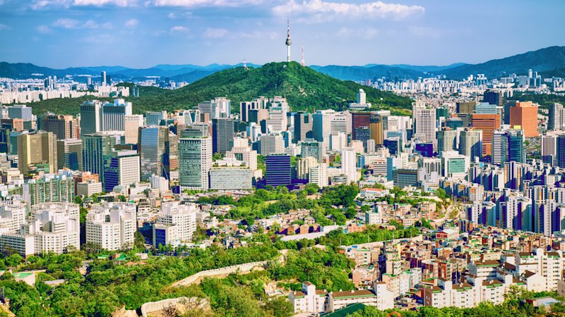 You don’t expect to find amazing hikes in a city this big, but they’re everywhere