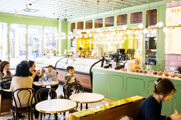 Anita Gelato tem exterior e interior verde menta de inspiração retrô.