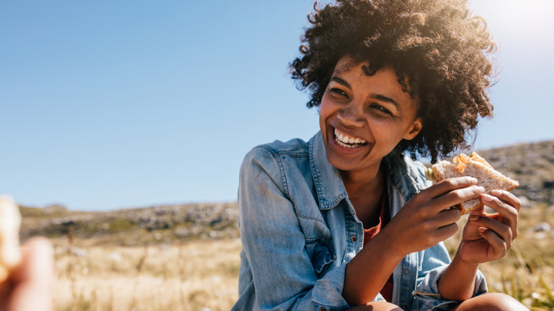 How to feel happier in one day, according to a therapist
