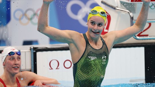 Kaylee McKeown celebrates after winning gold in the 200m backstroke final. 