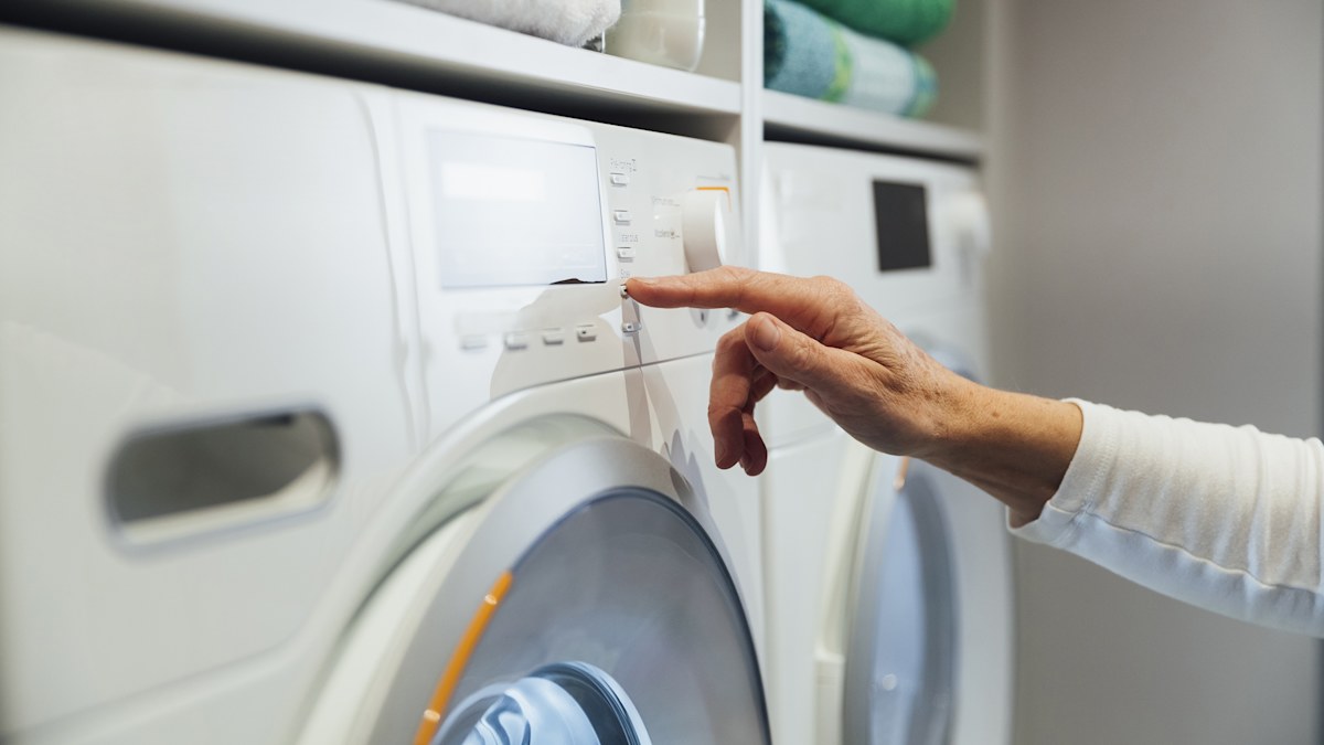 Experts settle the hot versus cold water laundry debate