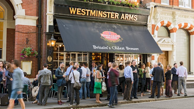 Outlets share “golden rules” for British pub etiquette