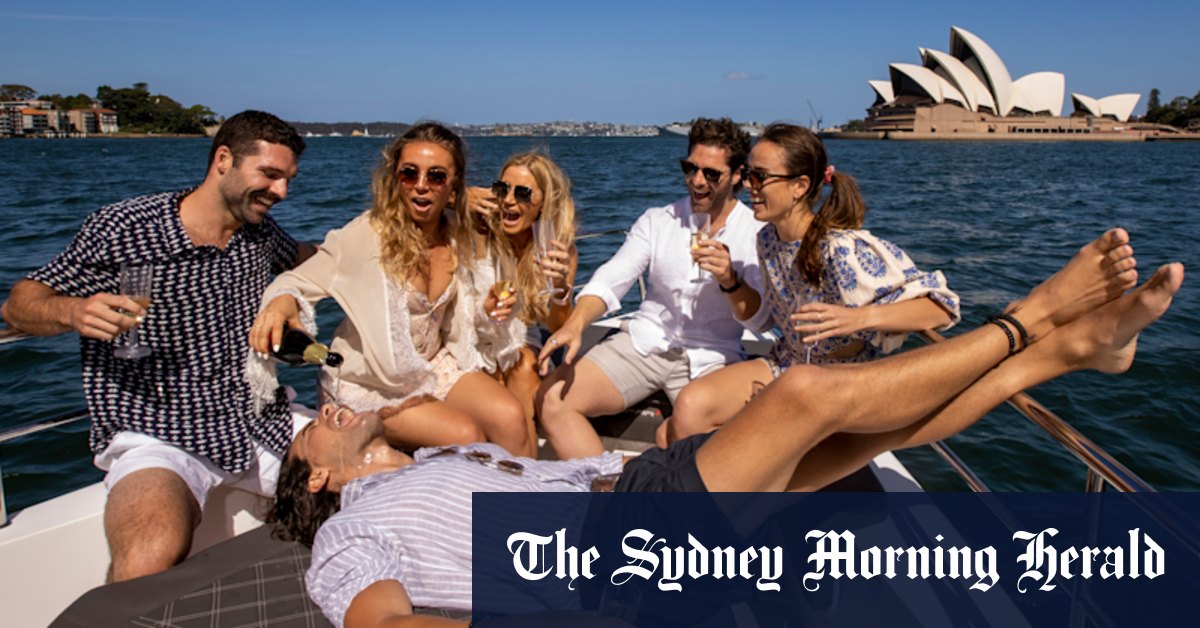 Partygoers float change of plans for New Year's Day on Sydney Harbour - Vimarsana News